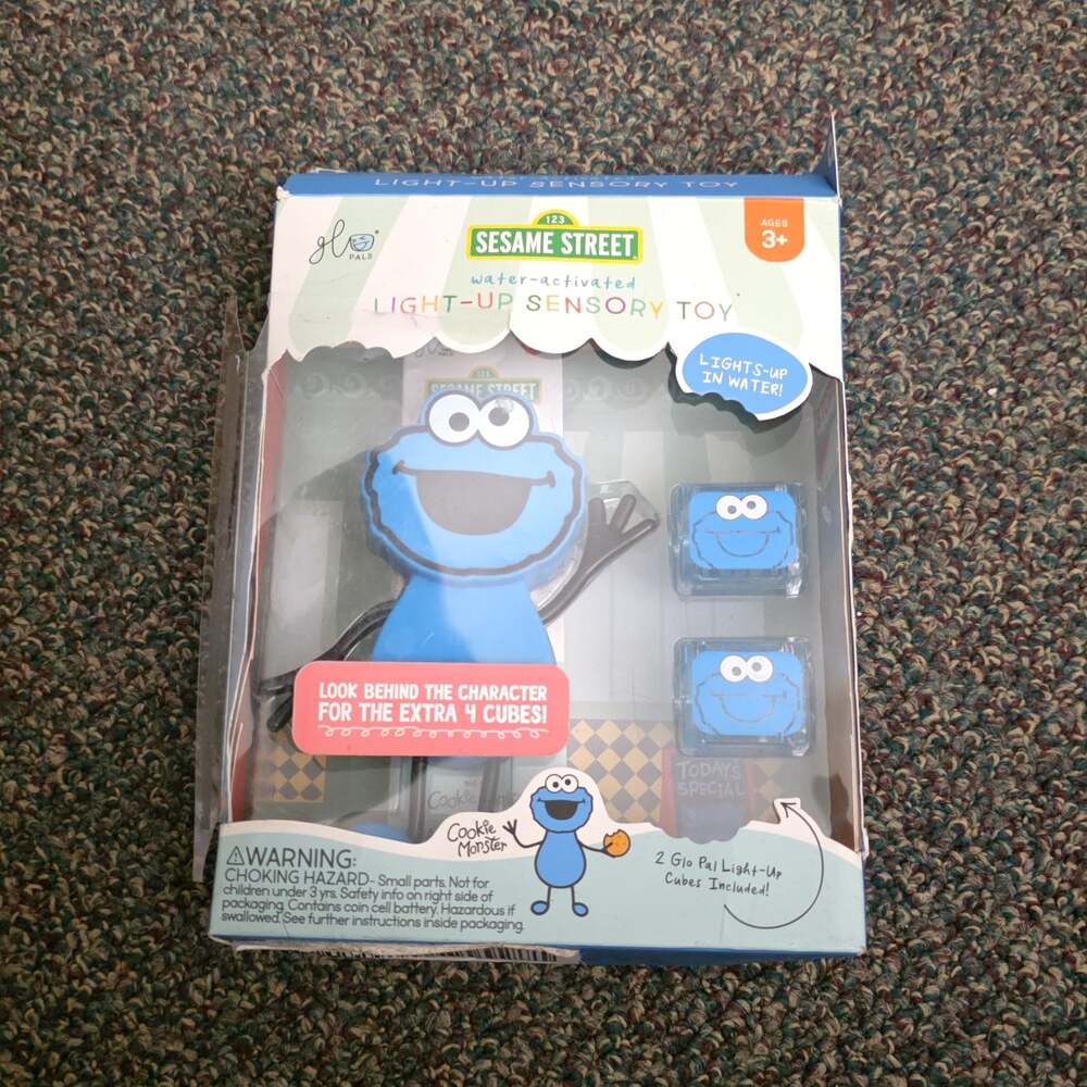 Glo Pals x Sesame Street Cookie Monster Character Sensary Bath Toy